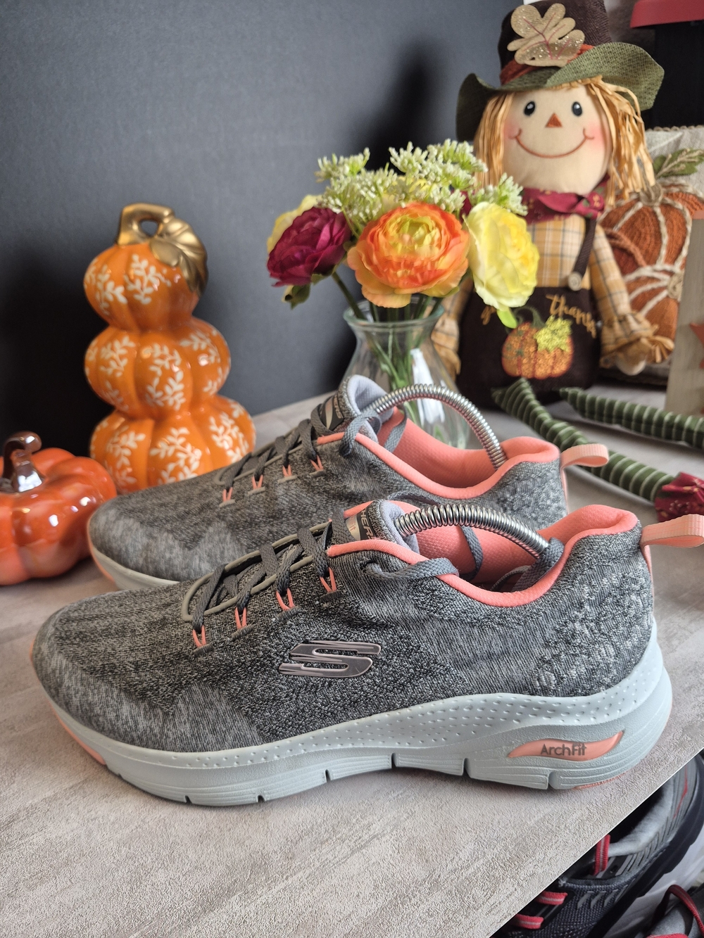 Skechers Women's Gray & Coral Arch Fit Knit Walking Shoes. Size 11